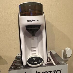 Baby Brezza White Formula Dispenser